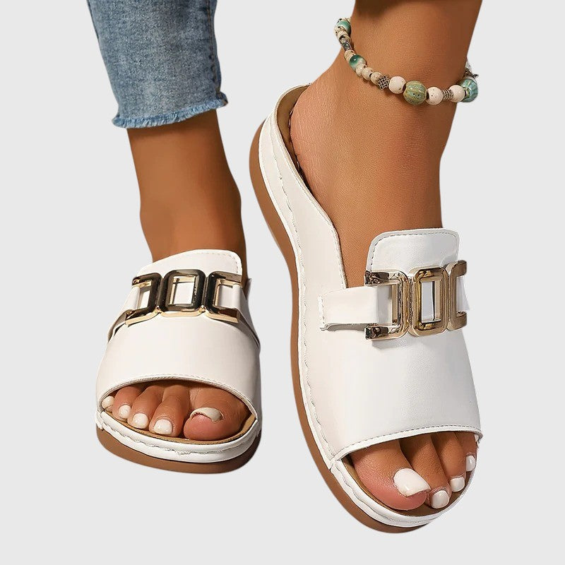 Evanya™ | Brede Band Sandalen